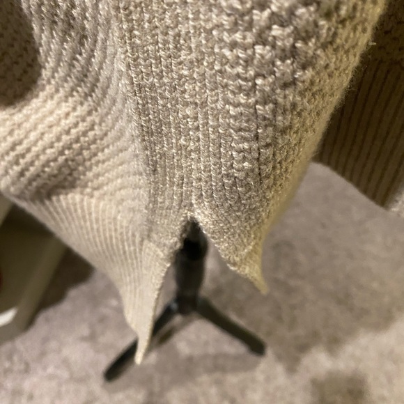 Banana Republic- Beige Sweater NWT- Sz M - Picture 3 of 4